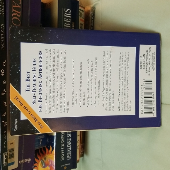 Astrology For Beginners An Easy Guide To Understanding & Interpreting Your Chart - Picture 3 of 6